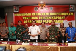 Menkopolhukam,  Panglima TNI dan Kapolri ke Papua Barat Ke Papua Barat dalam Rangka Menyampaikan Pesan Presiden RI