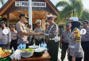 Sederhana dan Khidmat HUT Lalulintas Ke 64, Kapolres Pinrang Potong Tumpeng Bersama Personil Satlantas Polres Pinrang