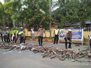 Kapolres Tator Bersama Satlantas Polres Tator Gilas 400 BB Knalpot Bising.