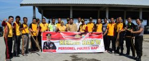 Personil Polres Barru dan Polsek Jajaran  Melaksanakan  Kerja bakti dan Bakti Sosial.