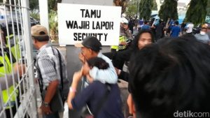 Laga PSIM VS Persis Di Mandala Krida Yogyakarta Ricuh, Polisi Tembakkan Gas Air Mata