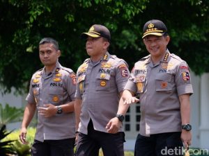 Jokowi Berhentikan Jenderal Tito Karnavian dari Kapolri, Surat Sudah Diterima DPR