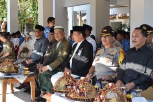 Kapolres Barru Akbp. Dr.H.Burhaman.SH.MH, Hadiri Upacara Hari Santri Nasional Tahun 2019 Tingkat Kabupaten Barru.