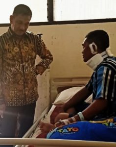 Wujud Kepedulian, Kapolda Sulsel, Irjen Pol Mas Guntur Laupe Besuk Anggota Polres Pangkep yang Terbaring di RS Bhayangkara Makassar