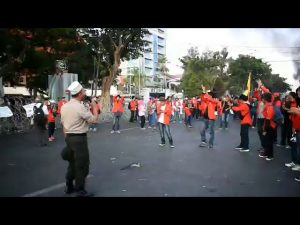 Video : Inilah Sosok Polisi Yang Mengajak Mahasiswa Shalat Magrib Saat Sedang Aksi Demo di Depan Gedung DPRD Sulsel