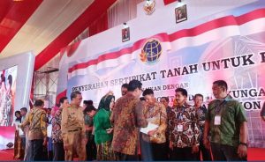 BPN Sulsel Serahkan 3000 Serifikat Tanah Untuk Rakyat Dan Pencanangan Zona Integritas di Lingkungan  BPN Provinsi Sulawesi Selatan