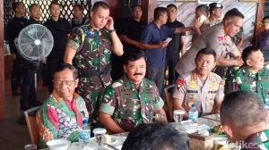Inilah Suasana Hangat Makan Siang Panglima TNI Hadi- Kapolri Jenderal Idham- Menkopolkam Mahfud Usai Kunker di Papua