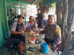 Silaturahim Crew Redaksi Beritakota Online  Untuk Lebih Dekat Dengan Aiptu Indrawan Bhabinkamtibmas Kel.Sambung Jawa Polsek Mamajang