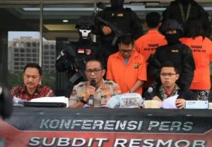 Polda Metro Jaya Amankan Pengedar Uang Dollar Palsu Dicetak Diapartemen di Jakarta