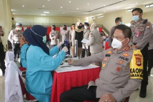Kapolda Dan Wakapolda Serta PJU Polda Sulsel  Donor Darah Bantu Stok PMI Ditengah Wabah Covid 19