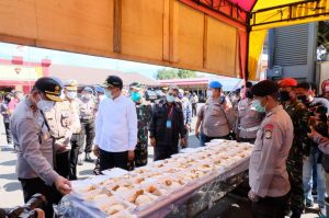 Jelang Pemberlakuan PSBB, Kapolda Sulsel, Gubernur dan Pangdam  Tinjau Kesiapan Dapur Lapangan Brimob Polda Sulsel