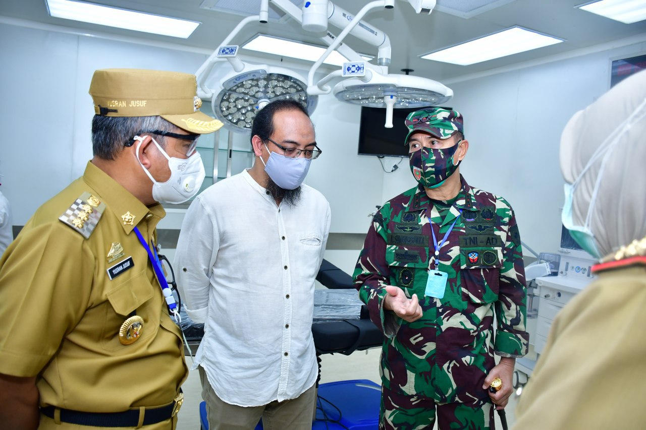 Pangdam Hasanuddin, Beri Peralatan Sekolah untuk AnakAnak