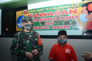 Inilah Kepedulian Pangdam XIV Hasanuddin Untuk Bantu Anak Semata Wayang Rawat Kedua Orangtuanya Yang Lumpuh