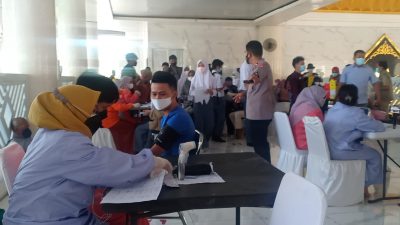 Usai Jalani Vaksinasi Merdeka di Masjid Agung, Wakapolres Gowa Ajak Peserta Tetap Terapkan Prokes 5 M