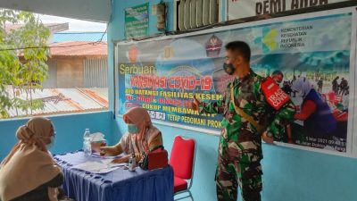 TNI-Polri dan Dinkes Maros Vaksinasi Massal di Kelurahan Bontoa