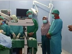 Kapolres Gowa Dan Kabid Humas Polda Sulsel Kunjungi Anak Yang Jadi Korban KDRT Di RS Syekh Yusuf