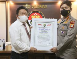 Sukses Raih Predikat Humas Polda Sulsel Terbaik 2021,  Kabidhumas Polda Sulsel Dapat Presisi Award Dari Lemkapi