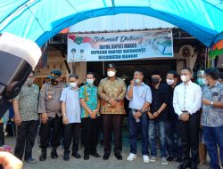Genjot Vaksin, Bupati Maros Pantau Langsung Vaksinasi Covid-19 di Pasar Batangase