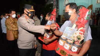 Kapolda Kepri Bersama Gubernur Tinjau Pelaksanaan Ibadah Natal Kota Batam