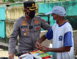 Peduli Sesama, Kapolres Palopo Berbagi Kepada Warga Tidak Mampu Disetiap Jalan Dijumpai