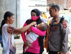 Bakti Sosial, Kapolres Bersama Ketua Bhayangkari Cabang Palopo  Kunjungi Anak Penderita Penyakit Hidrosefalus