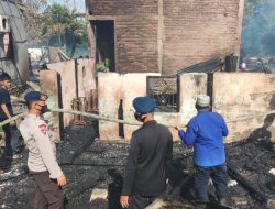 14 Rumah Habis Terbakar Di Panyula, Personel Brimob Bone Diterjunkan Ke Lokasi