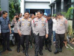 Kapolda Sulsel Kunjungi Warga Korban Banjir Di Jl.Monginsidi Baru Kota Makassar