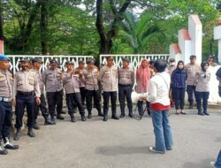 Kapolsek Somba bersama personil amankan jalannya unjuk rasa dari G.G.P.I ( Gerakan garda pemuda Indonesia