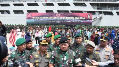 Lepas Keberangkatan Yonif 721/Makassau dan Yonif 623/Bhakti Wira Utama (Satgas Pamtas RI-PNG), Panglima TNI : Melaksanakan Tugas Operasi Adalah Suatu Kehormatan dan Kebanggaan Setiap Prajurit TNI