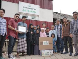 Bantu Cerdaskan Bangsa, PLN Salurkan Bantuan Komputer dan Printer ke Sejumlah Pondok Pesantren di Sulawesi Selatan