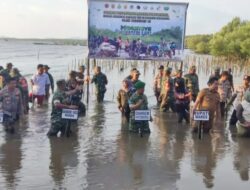 Kapolres Maros dan Forkopimda Hadiri Puncak Penanaman Mangrove Nasional Serentak Bersama Jajaran TNI
