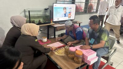 Penyidik Pidsus Kajati Sulsel Serahkan Dua Tersangka Dugaan Korupsi Penyimpangan Penetapan Harga Jual Pasir Laut Di Takalar Ke JPU.