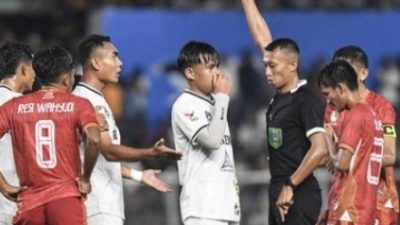 Sanksi Berat PSSI Ancam Wasit yang KO Dipukul Pemain Sulteng di PON