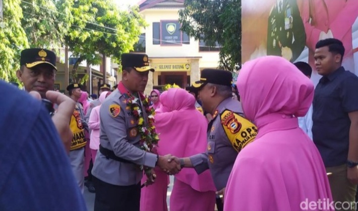 Irjen Yudhiawan Wibisono Tiba di Kota Daeng disambut Angngaru - Tari Paduppa