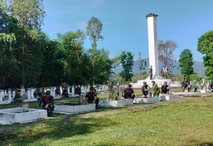 Kodim 1414 Tana Toraja Gelar Ziarah dan Tabur Bunga di Taman Makam Pahlawan