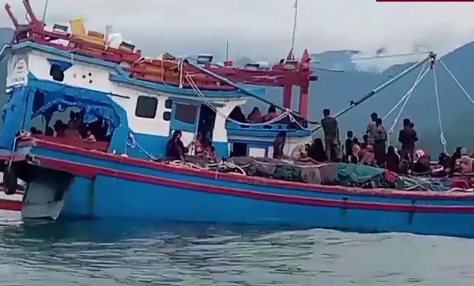 Kapal Imigran Rohingya Terjebak di Laut, Bantuan Logistik Disalurkan