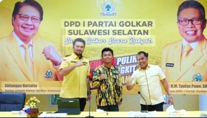 Fhirebert Bassang Legowo Serahkan Kursi Ketua DPRD Toraja Utara kepada Hermin Sa'pang