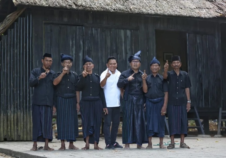 Danny Pomanto Terima Gelar Puto Lipung Daeng Mana’i dari Ketua Adat Ammatoa