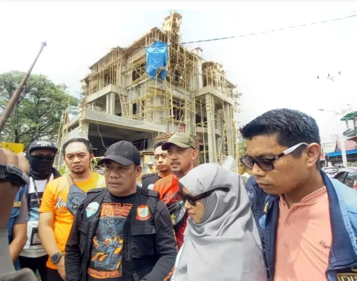 Pemkot Makassar Segel Bangunan Tanpa Izin Milik Owner Skincare MH