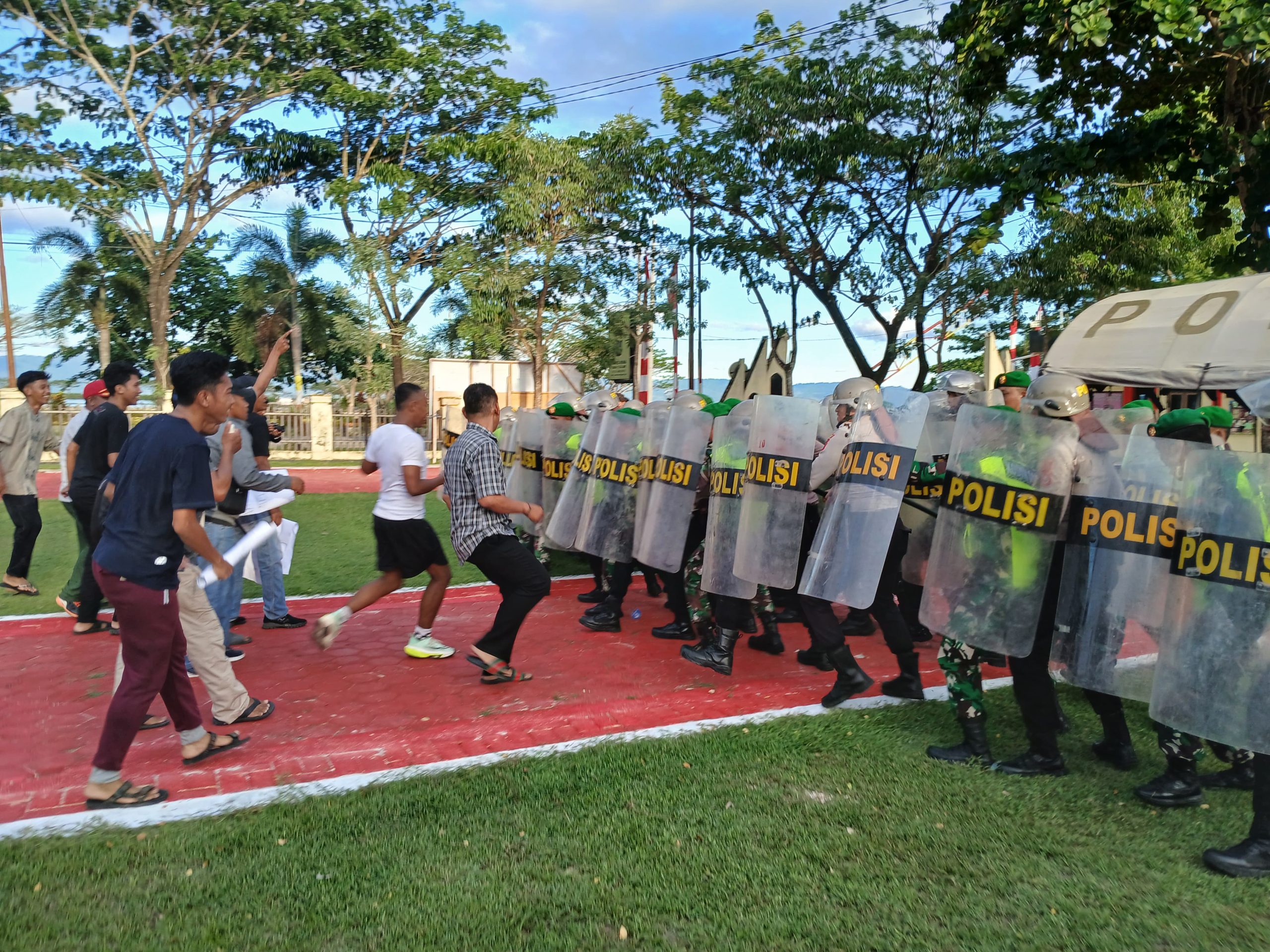 Dalam Rangka Menghadapi Kesiapan PAM Pilkada 2024, Kodim 1416/Muna Bersama Polres Muna Latihan PHH Bersama