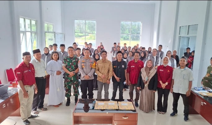 Ketua Panwaslu Sabbang Selatan Lantik dan Ambil Sumpah 40 Pengawas TPS