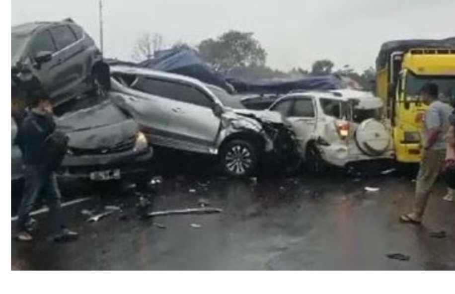 Tabrakan Beruntun di Tol Cipularang: 1 Orang Tewas, 24 orang Luka, 21 Kendaraan Dievakuasi