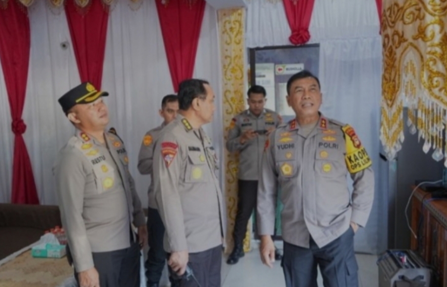 Kapolda Sulsel Irjen Pol. Yudhiawan Tinjau Posko Pengamanan Operasi Lilin 2024 di Pelabuhan Soekarno-Hatta