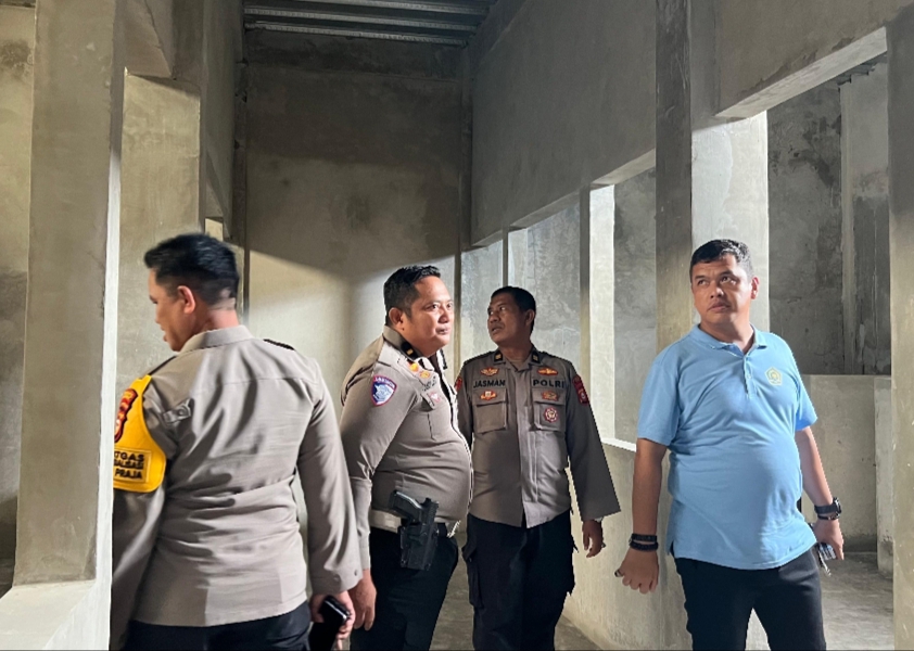 Kapolres Gowa Tinjau Progres Pembangunan Ruang Tahanan Didampingi Pejabat Utama