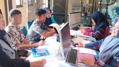 SPMB 2025 hadir dengan sistem domisili, kuota afirmasi lebih besar, dan beasiswa swasta. Solusi baru untuk penerimaan siswa yang adil.