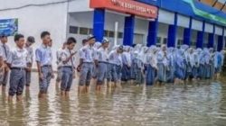 Banjir Setinggi Betis, Upacara Bendera di SMK 5 Luwu Utara Tetap Berlangsung