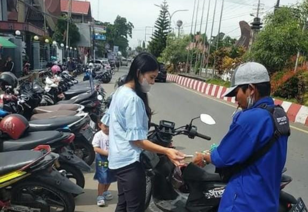 Perumda Mekar Sejahtera Toraja Utara Wajibkan Jukir Gunakan Atribut Lengkap