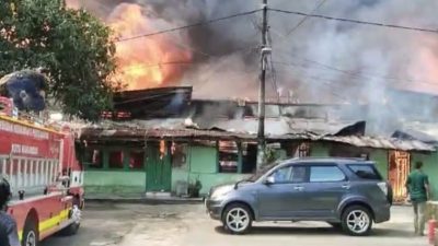 39 Petak Rumah Asrama Kesehatan Kodam II, Dilalap Sijago Merah: 31 Mobil Damkar Bergerak