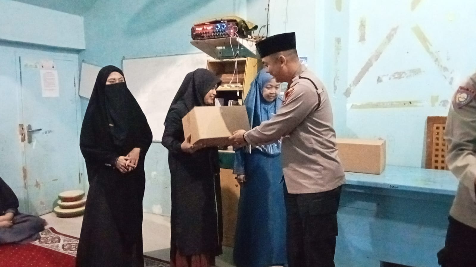 Polres Maros Berikan Santunan Kaum Dhuafa  dan Anak Yatim Piatu.Di hari ke17 Ramadhan 1446 H.