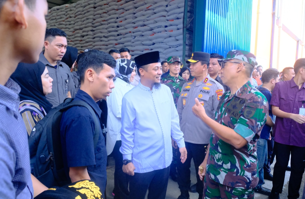 Kapolda Sulsel dan Satgas Pangan Serta Gubernur Tinjau Gudang Bulog, Pastikan Stok Pangan Aman di Ramadhan